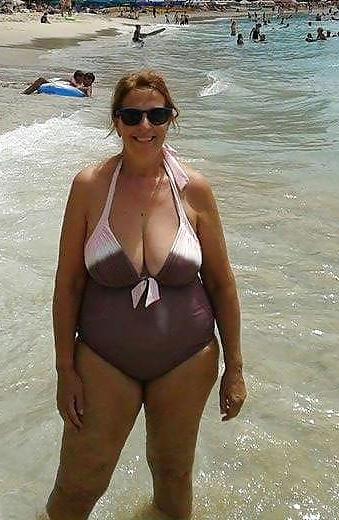25P Mother and consultant Laura 62 from Milan