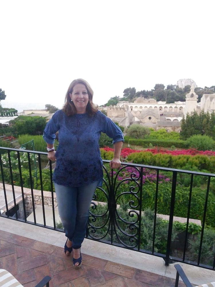 25P Mother and consultant Laura 62 from Milan