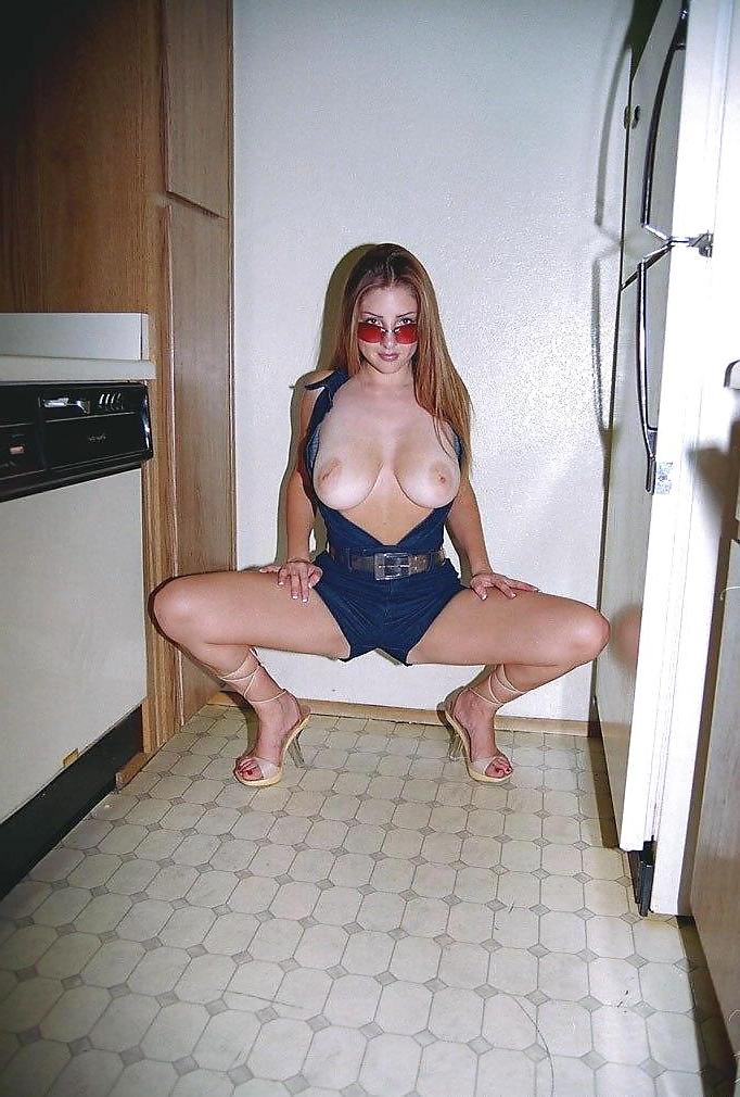 20P TEEN FLASHING HER TITS
