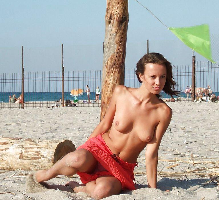 25P Beach Boobies