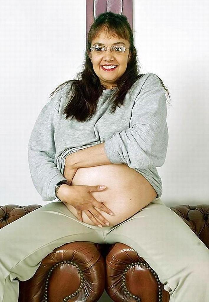 16P Pregnant Woman With Glasses