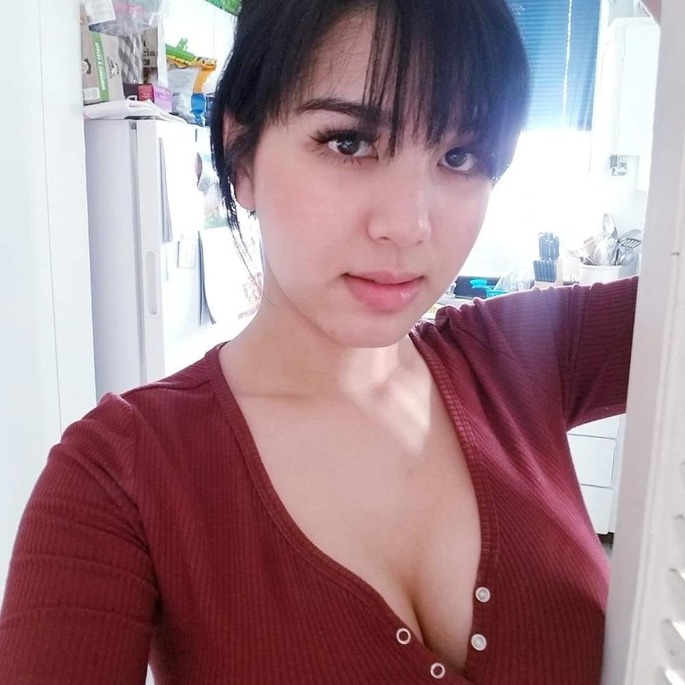 25P INDONESIAN MILF "AMELIA"
