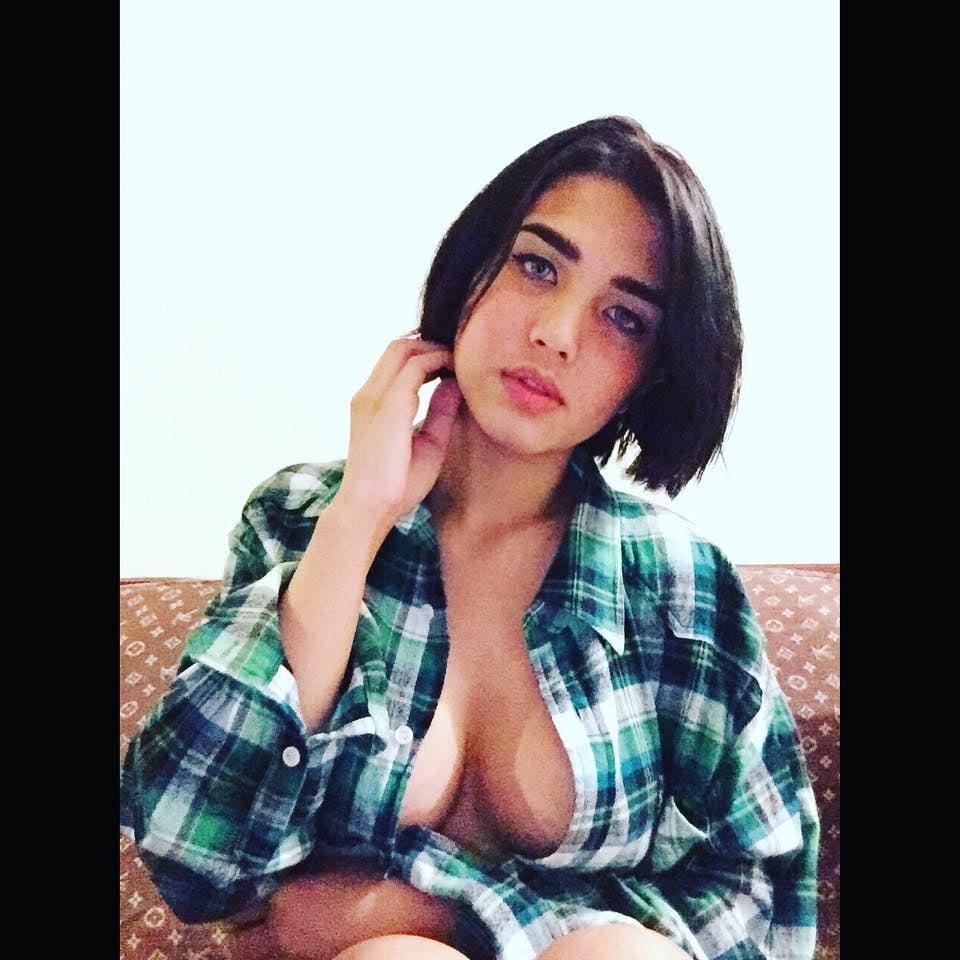 25P INDONESIAN MILF "AMELIA"