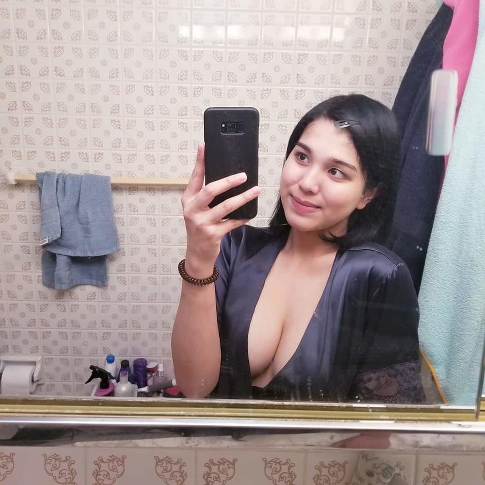 25P INDONESIAN MILF "AMELIA"