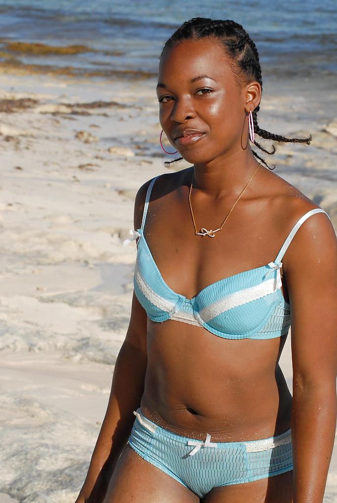 23P NICE BLACK TEEN ON THE BEACH