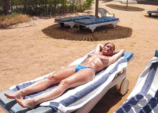 20P Topless beach girls 2.