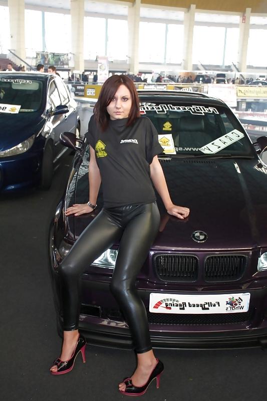 5P Heiße Babes und Autos aus Leder