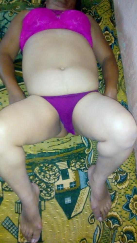 25P Mrs Luli 57 yo loves offering her smelly pussy