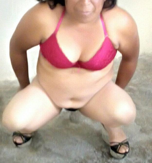 25P Mrs Luli 57 yo loves offering her smelly pussy