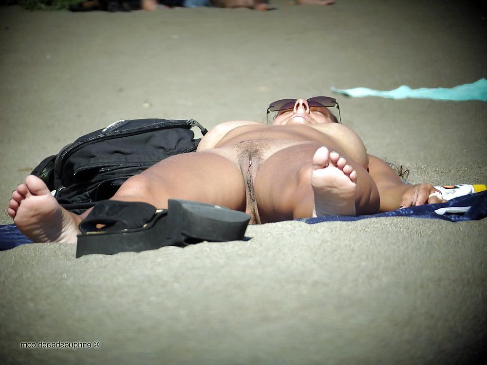 24P Beach girls 16