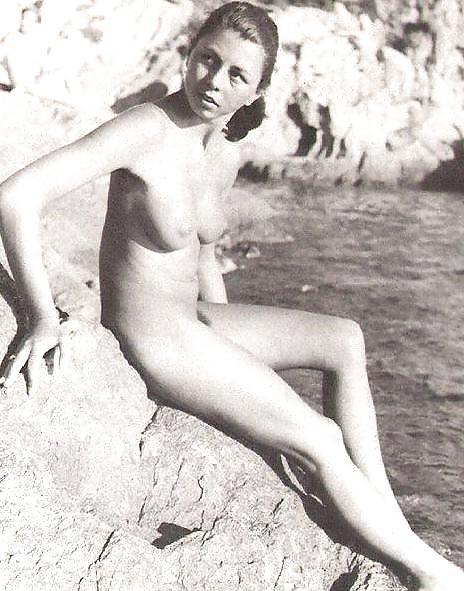 25P Nudists Naturists Public Outdoor Flash - Black And White 3