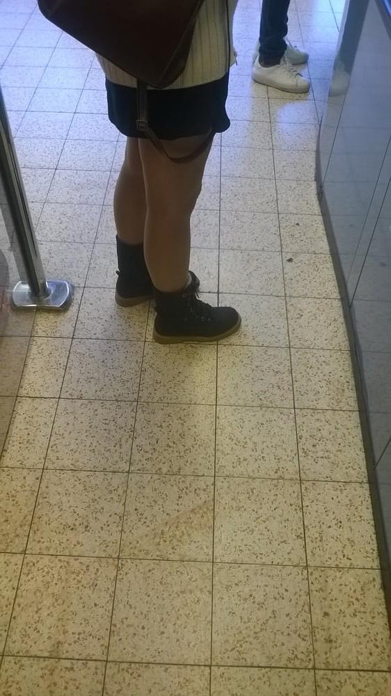 21P lovely legs 02