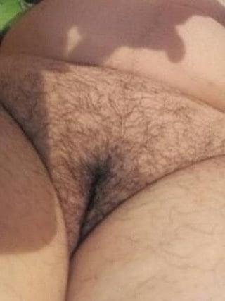 25P My 44 years old hairy qirlfriend