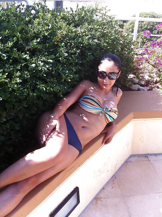 25P Arab Girl Flashing 6