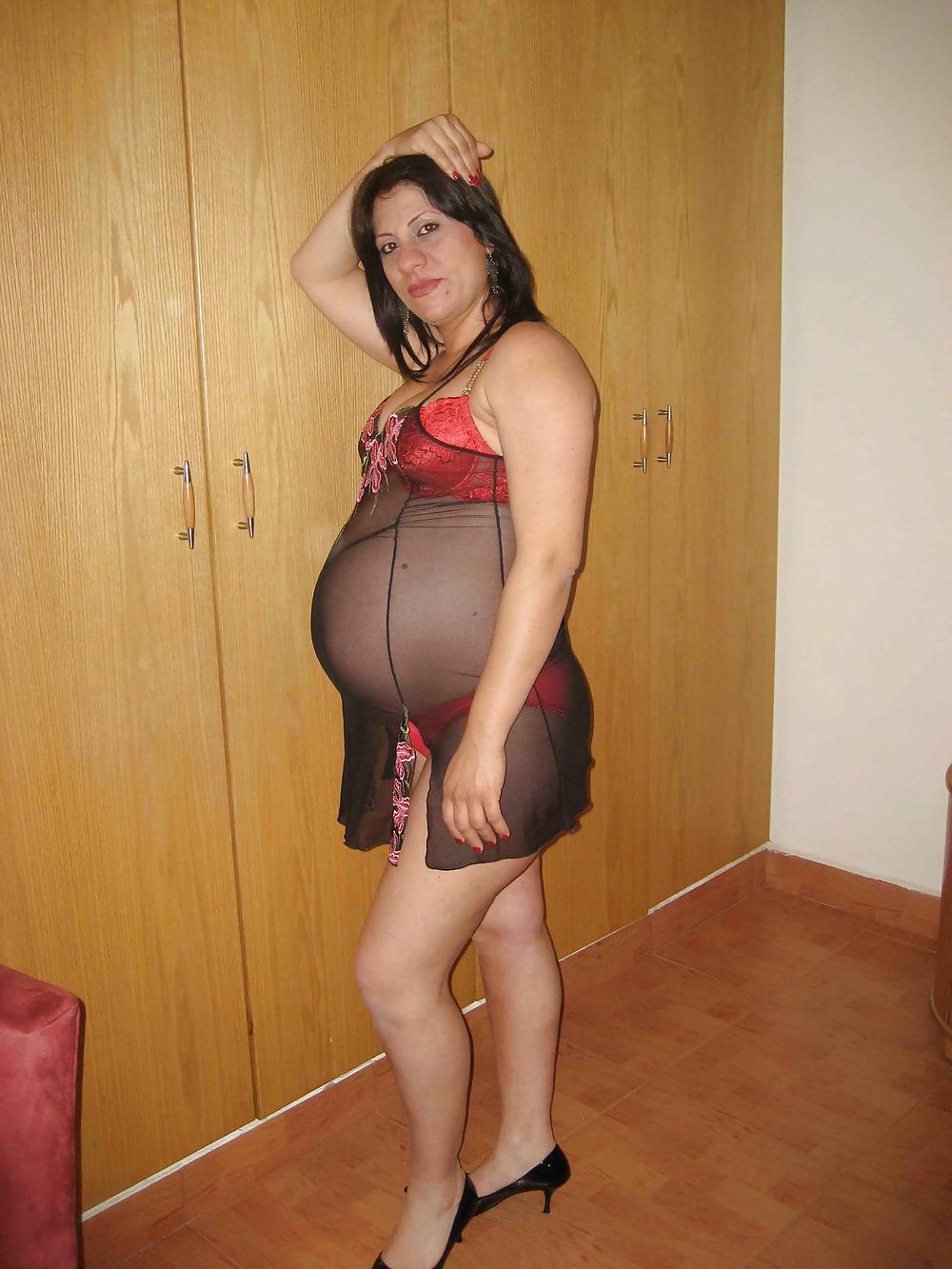 25P Arab Girl Flashing 6