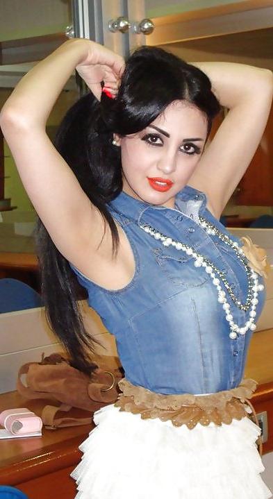 25P Arab Girl Flashing 6