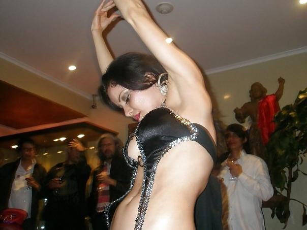 25P Arab Girl Flashing 6