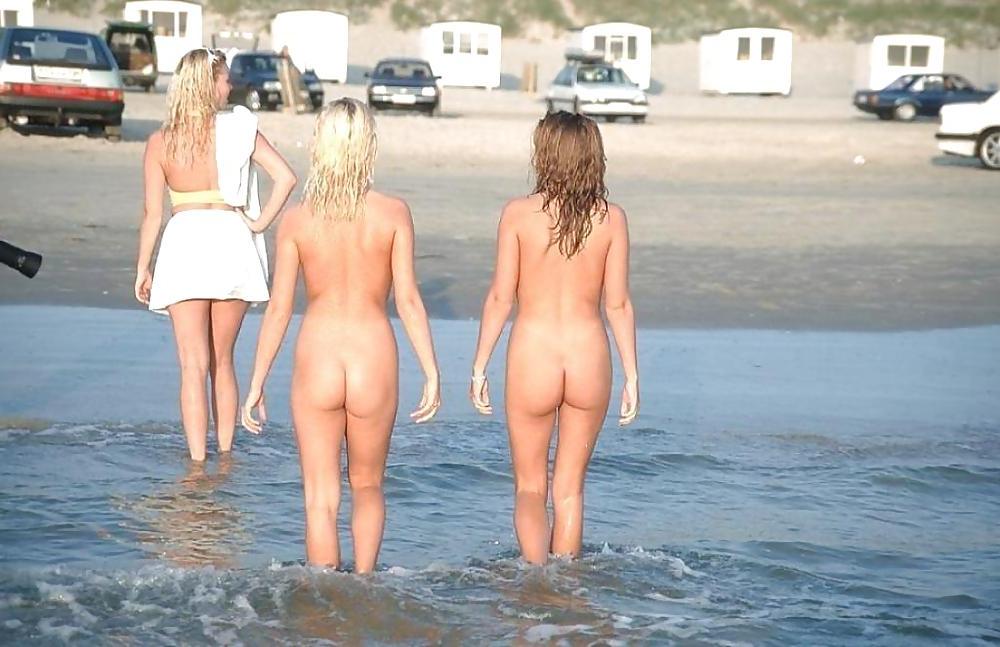 25P I'm a beach nudist