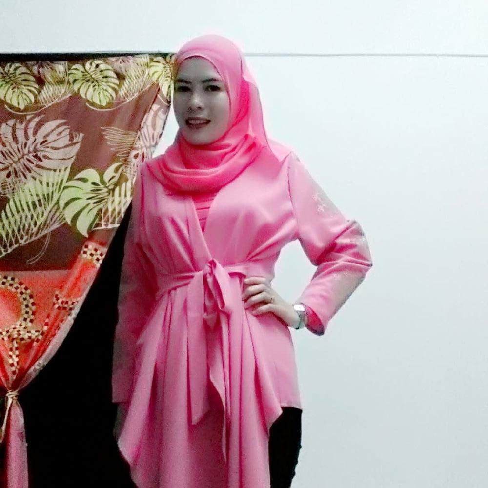 18P Suriati Ismail - MILF Melayu Legend (PREVIEW 2)