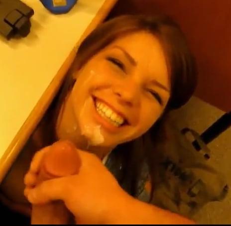 25P L'ejac faciale la fait marrer facialized laughing girl