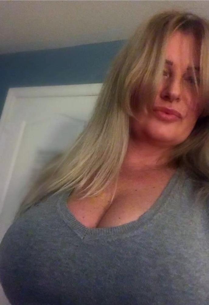 25P Gorgeous and Busty Mature Ladies 4