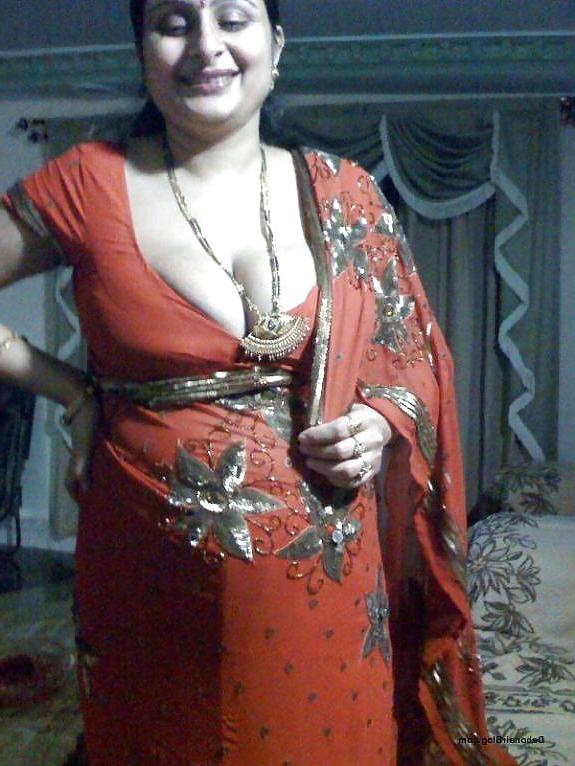 4P Juicy desi aunty
