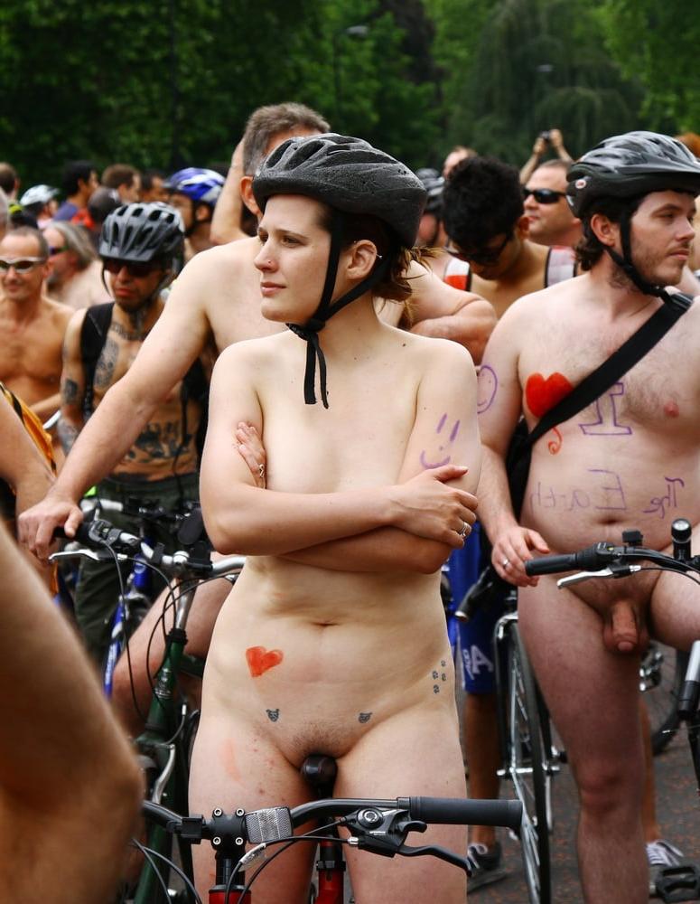 10P Competition de sport  nudistes