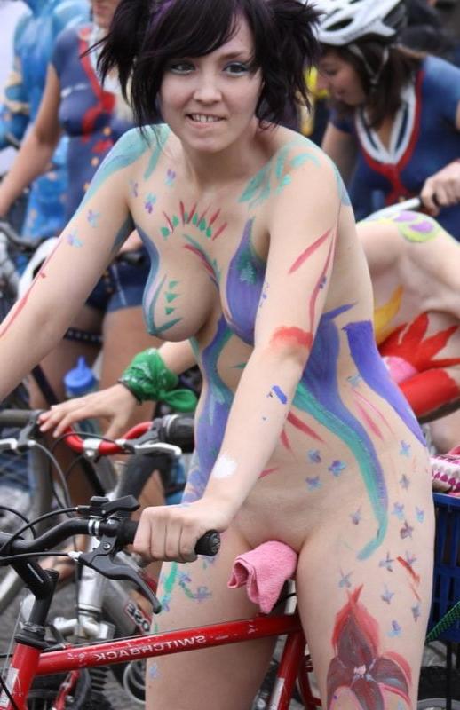 10P Competition de sport  nudistes