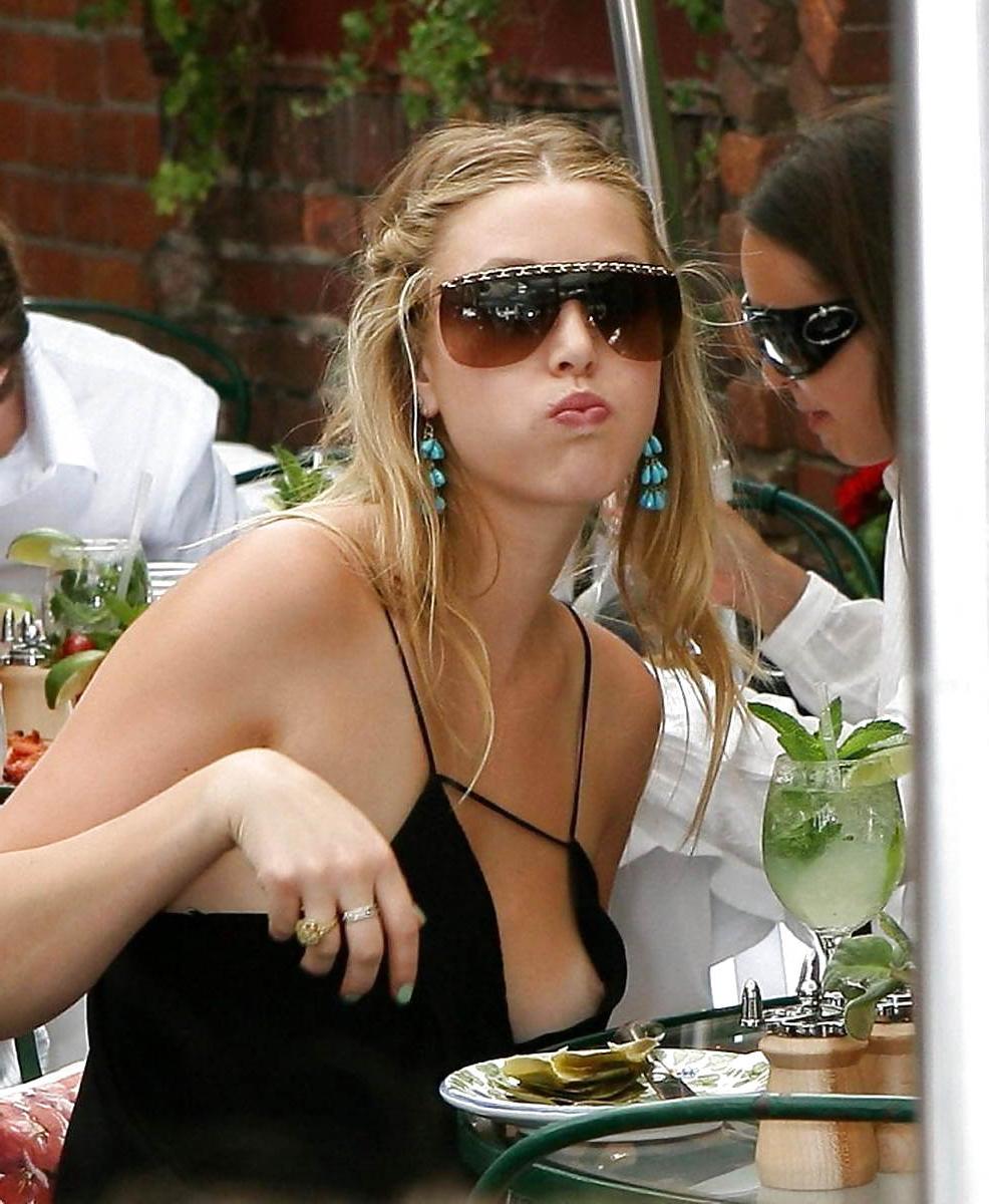 25P Downblouse