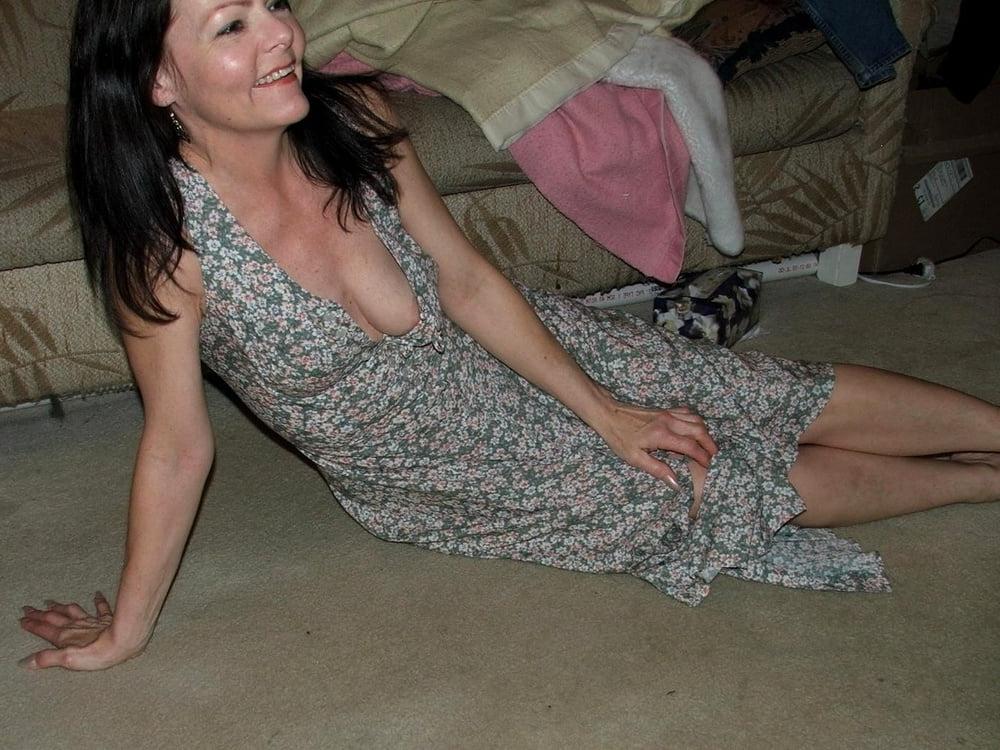 25P Downblouse &amp; Nipple Peeks 242
