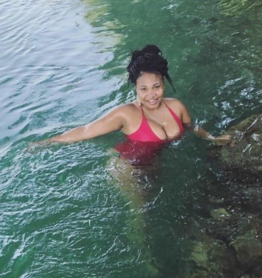 16P Busty Amateur 25