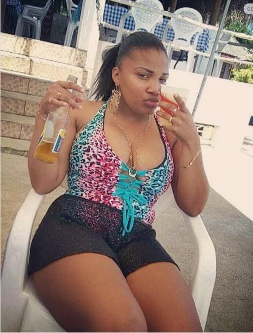 16P Busty Amateur 25