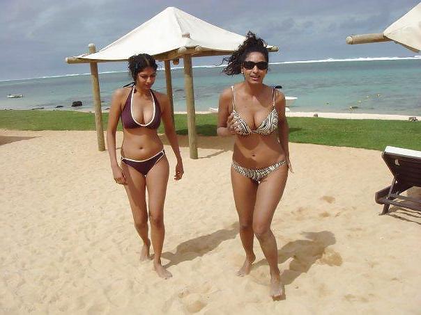 25P Desi Indian Babe 
