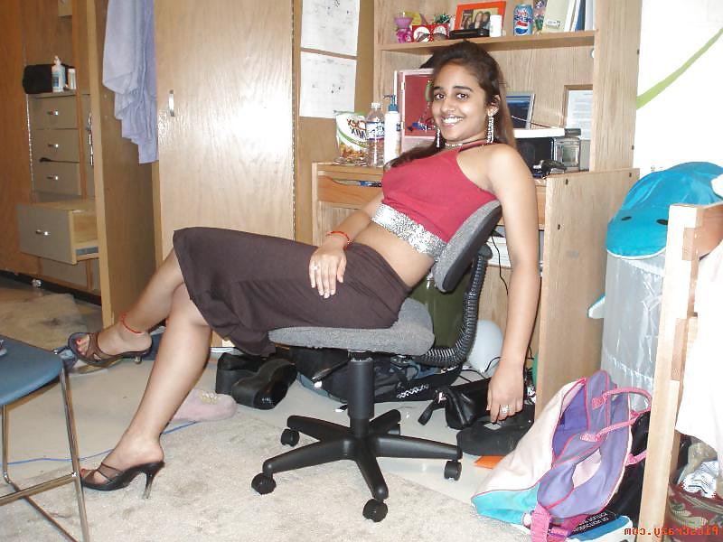 25P Desi Indian Babe 