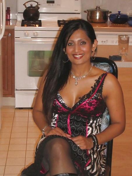 25P Desi Indian Babe 