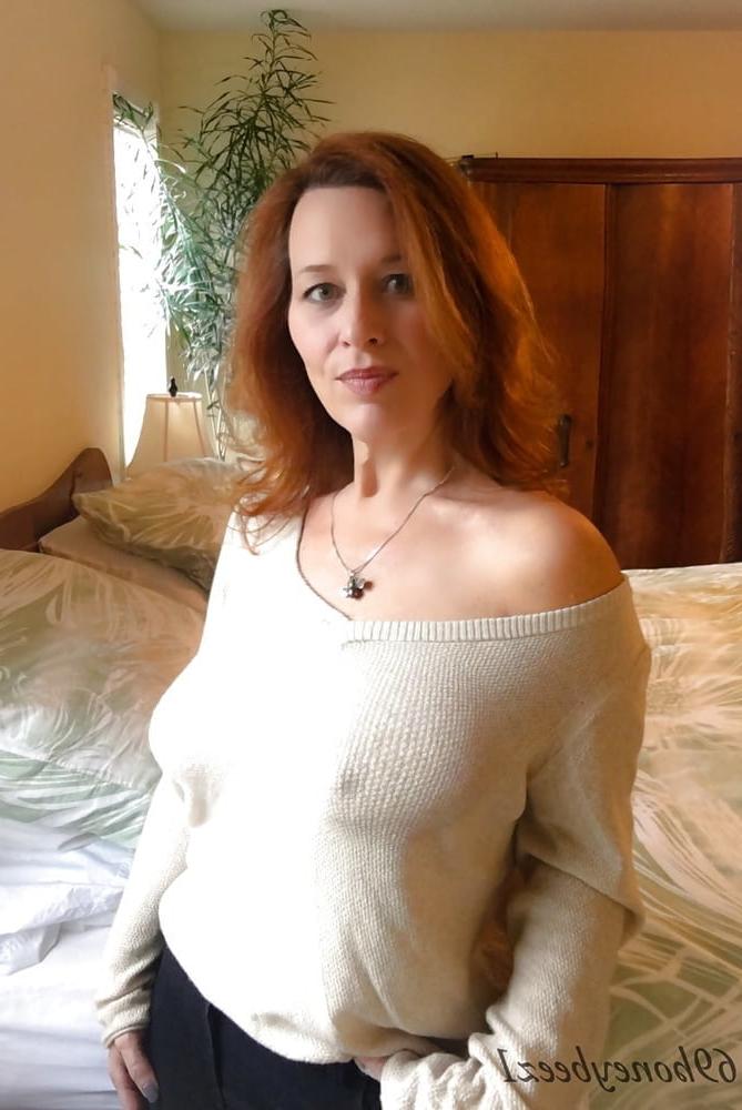 25P Gorgeous and Busty Mature Ladies 3