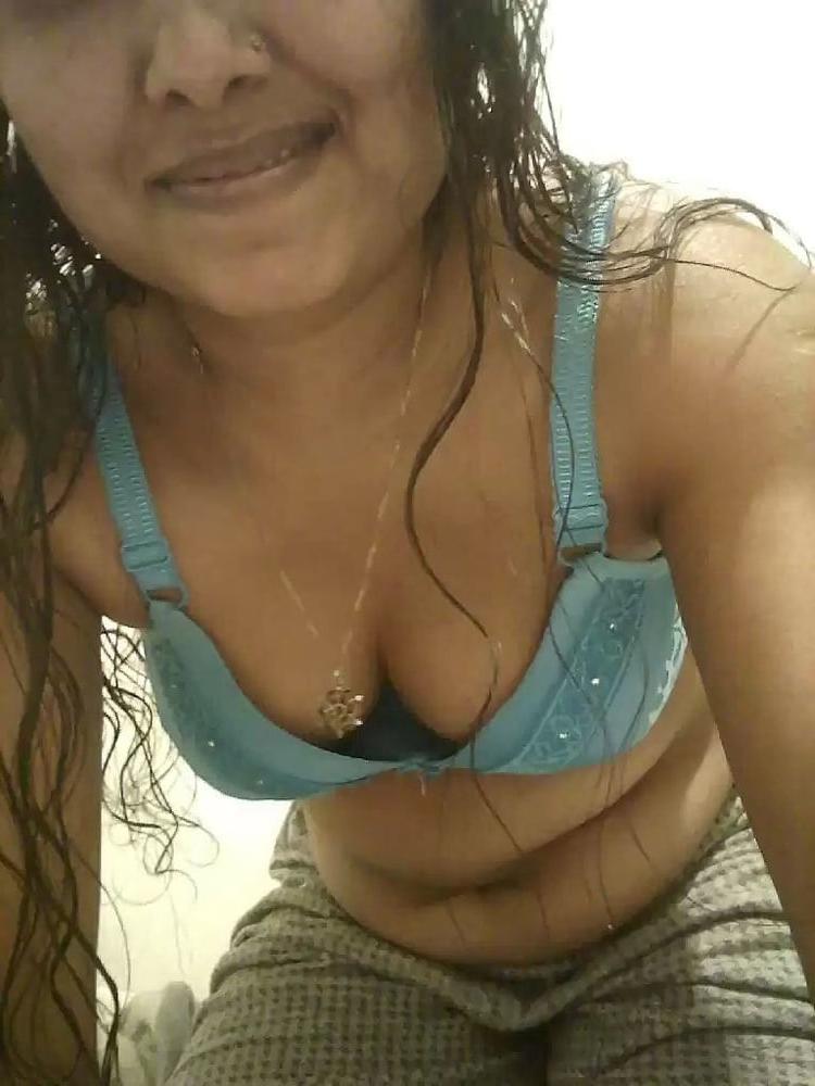 25P Desi aunty