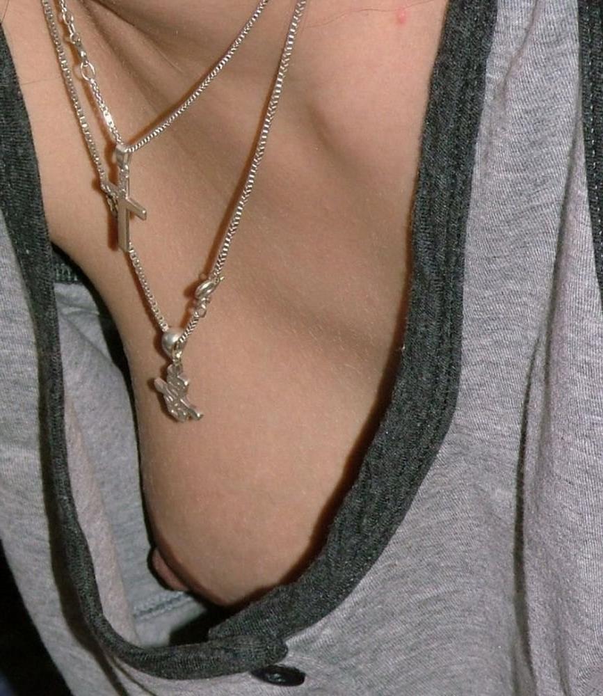 25P Downblouse &amp; Nipple Peeks 241