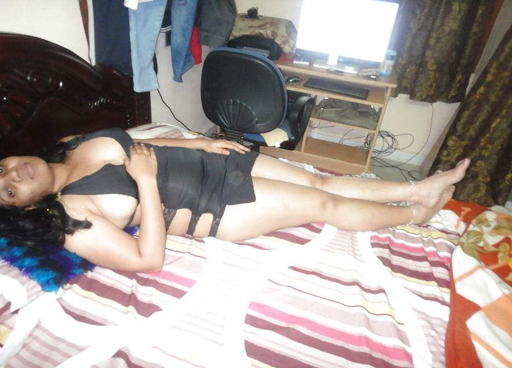 25P Desi Indian Babe 