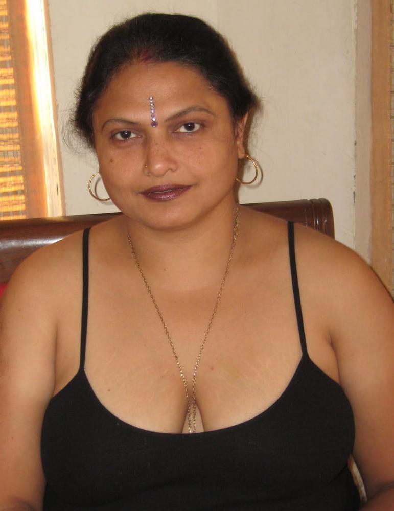 22P mature mom desi