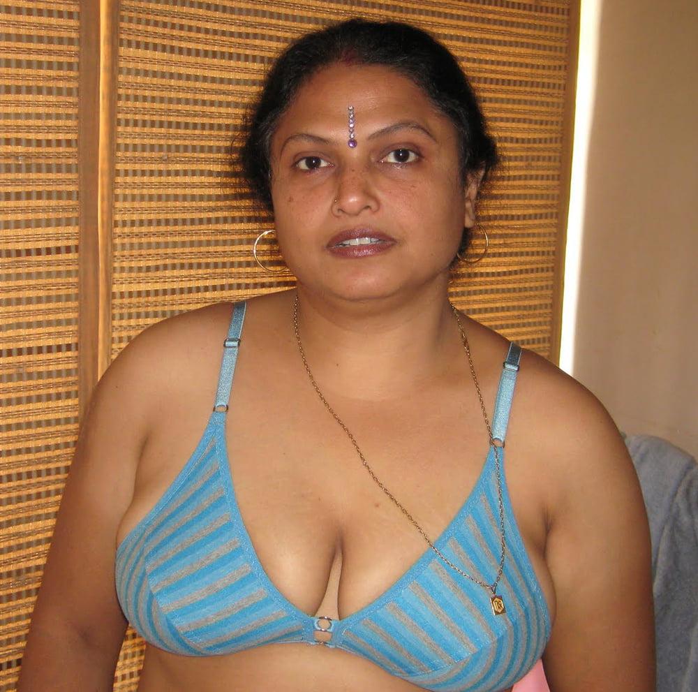 22P mature mom desi