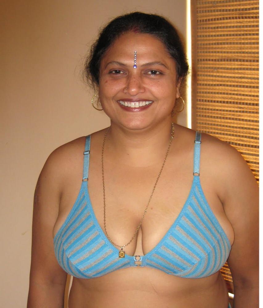 22P mature mom desi