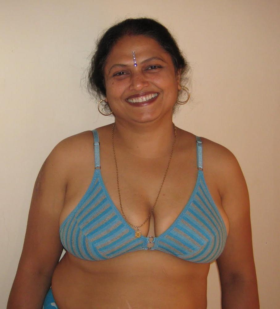 22P mature mom desi
