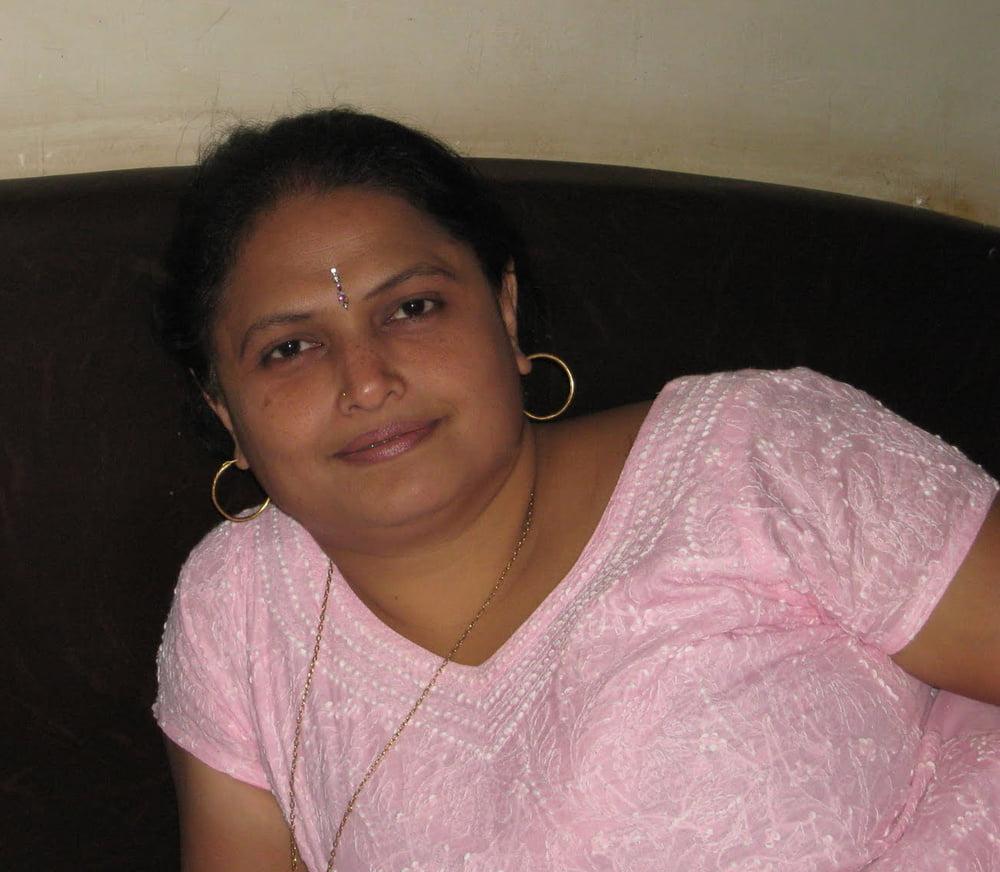 22P mature mom desi