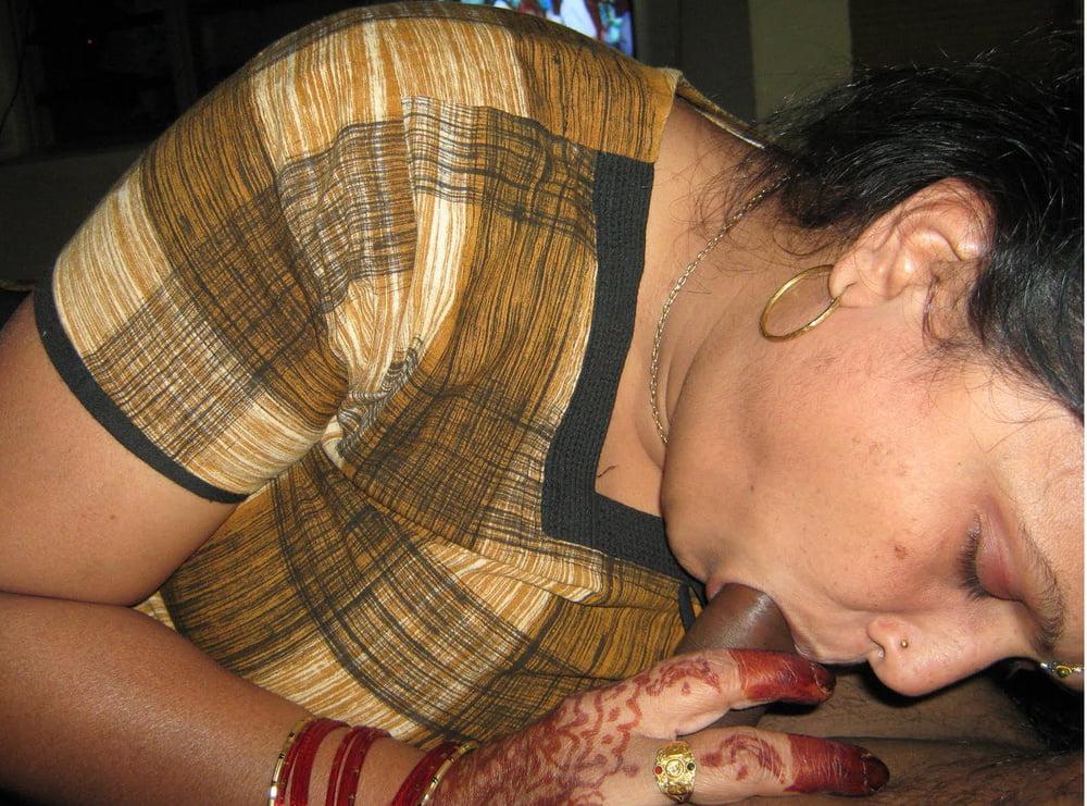22P mature mom desi
