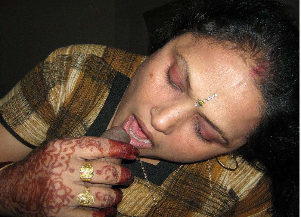 22P mature mom desi