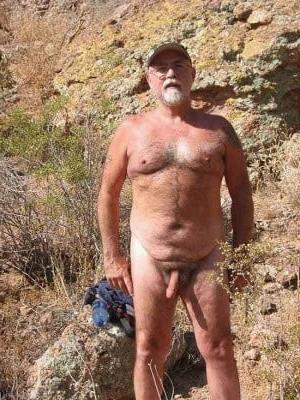 22P 2 OLD MAN AND VERY SMALL COCK AND BEACH