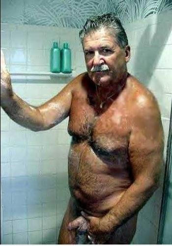 22P 2 OLD MAN AND VERY SMALL COCK AND BEACH