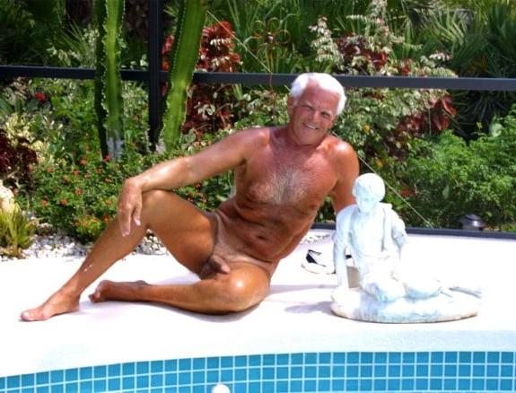22P 2 OLD MAN AND VERY SMALL COCK AND BEACH