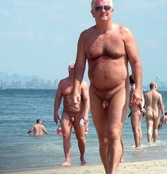 22P 2 OLD MAN AND VERY SMALL COCK AND BEACH